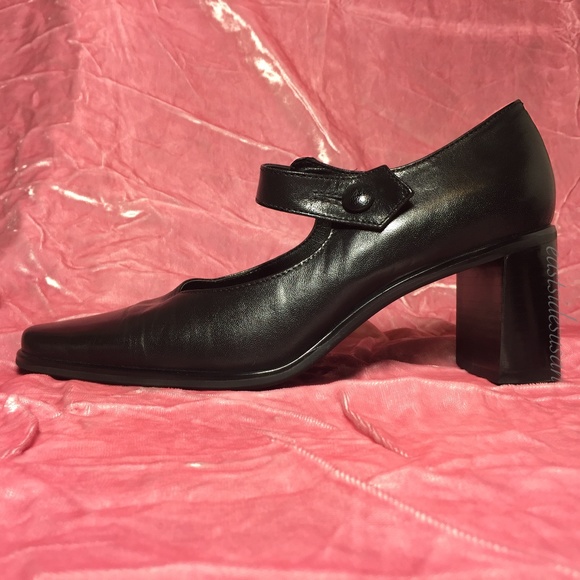 Franco Sarto Shoes - Vtg 90s Sarto Mary Jane pumps w GREAT details! EUC